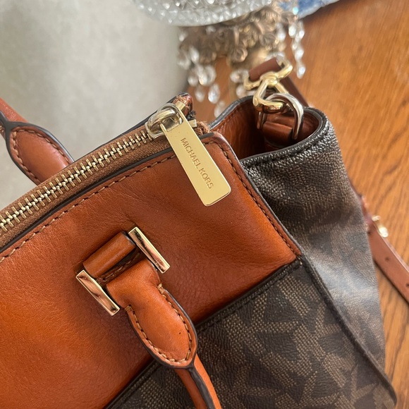 Michael Kors Hudson Bag - Picture 8 of 10